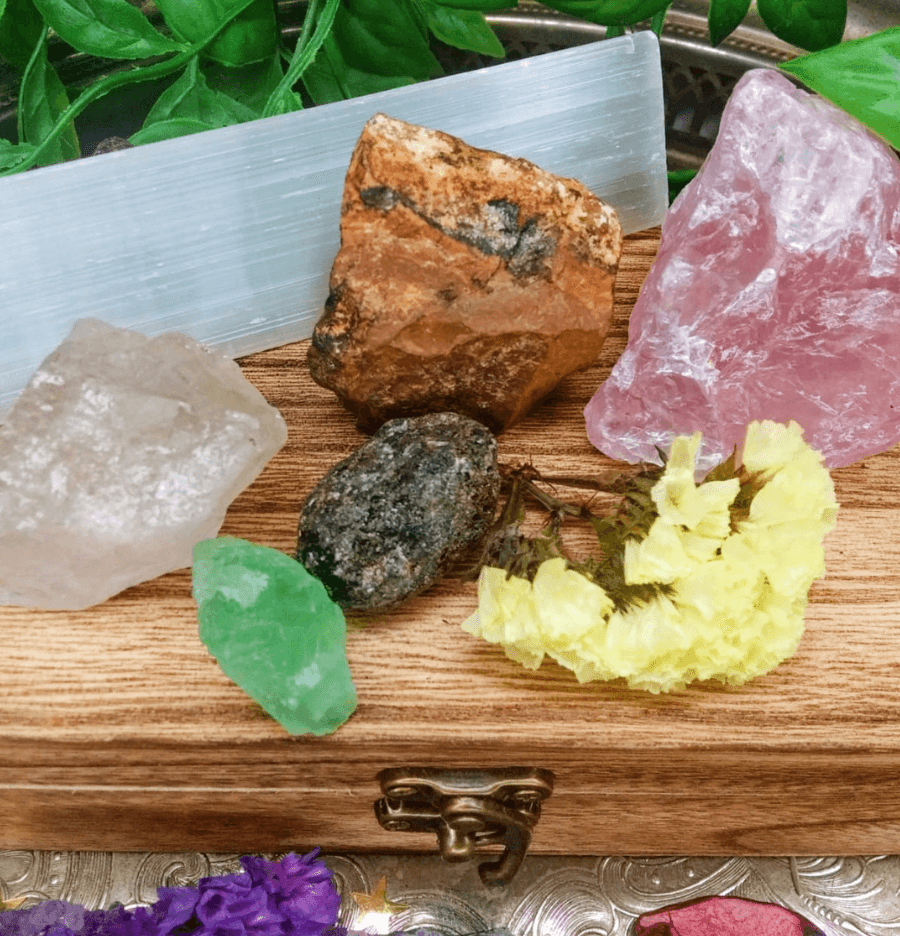 Capricorn Zodiac Raw Crystal Healing Set In Gift Box - Spirit and Stardust