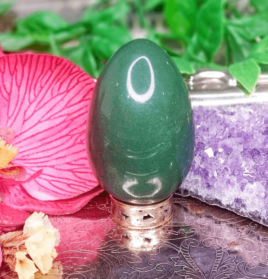 Green Aventurine Crystal Egg - Spirit and Stardust