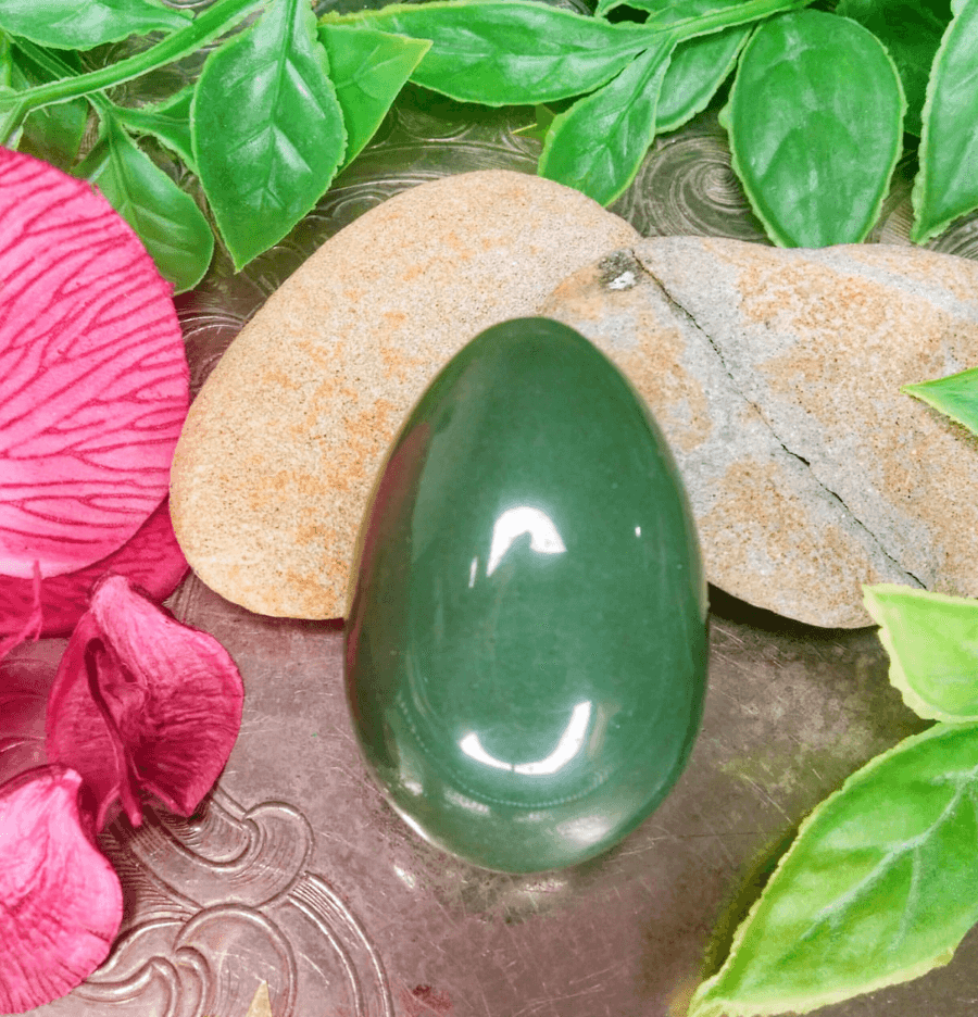 Green Aventurine Crystal Egg - Spirit and Stardust