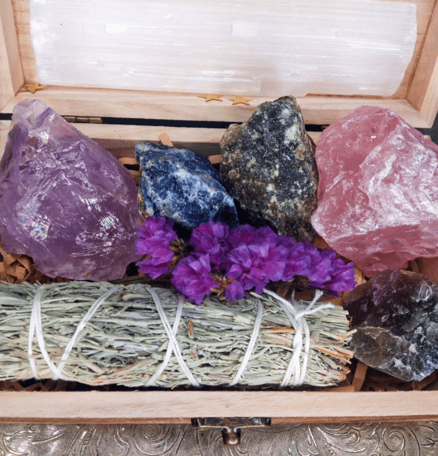 Pisces Zodiac Raw Crystal Healing Set In Gift Box - Spirit and Stardust